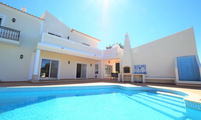 Sao Clemente Villa | Magnificent 5 bedroom villa (10 beds) in Almancil, very close to the beaches