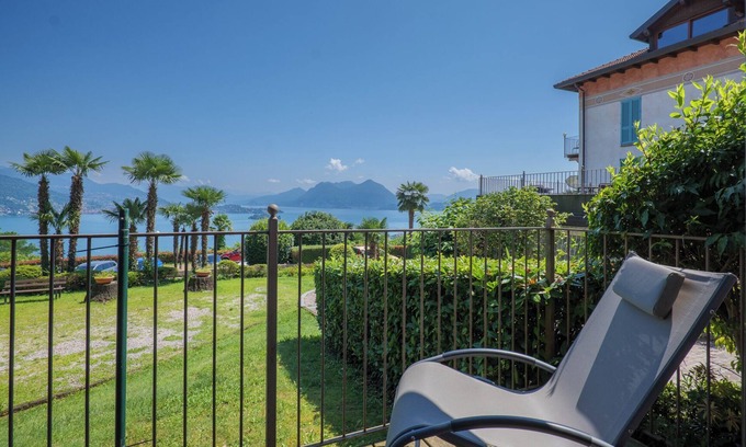 Carciano Apartment | Magnificent apartment in the dépendance of a prestigious art nouveau villa with pool