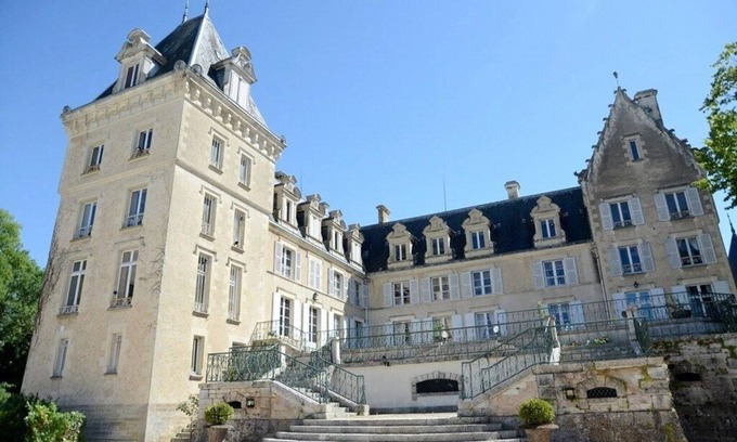 Blet House | Magnificent château in the Loire Valley for 14 people