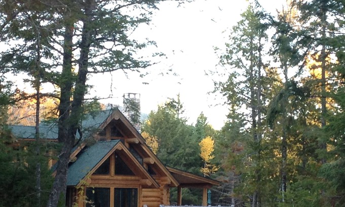 Sullivan House | Magnificent Handcrafted Log Home on Beautiful--BIG TUNK LAKE 🏠
