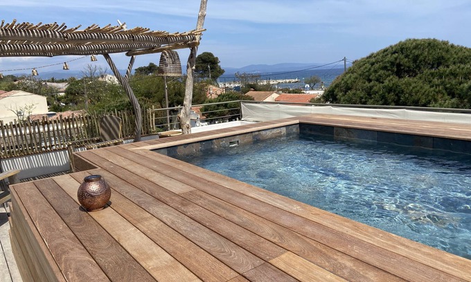 La Capte House | Magnificent house in a seaside village with mini rooftop pool