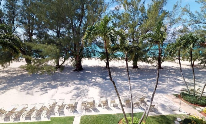 Seven Mile Beach Condo | Magnificent Ocean Views from this 3rd Floor Penthouse- 4 Br/4 Baths - TIC