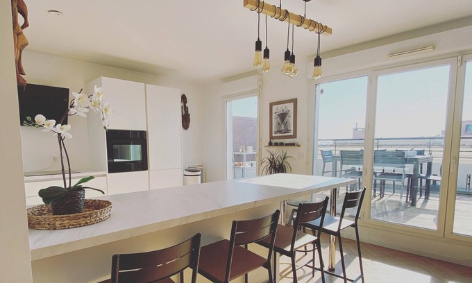Les Chutes Lavie Apartment | Magnificent Roof-Top apartment with sea view and 2 parking spaces.