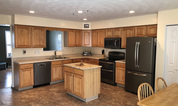 Park Forest Village Condo | Magnificent & Spacious Condo for All of Your PSU Vacations 4.5 Miles from Campus