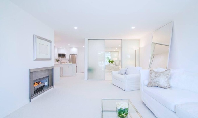 Sawtelle Condo | Magnificent Villa Blanca in the heart of Brentwood