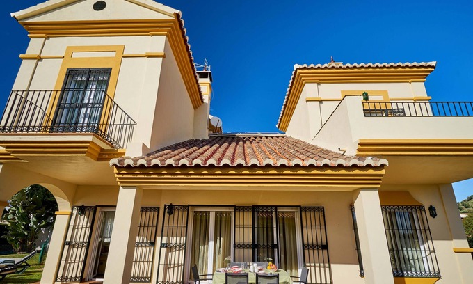 Velez-Malaga House | Magnificent Villa with Pool Next to the Sea, Chilches Costa