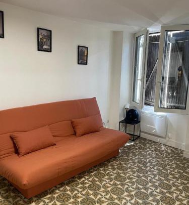 Vaux-sur-Seine Apartment | Magnifique studio atypique rénové en juin 2025