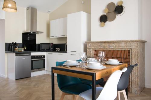 Rochefort Apartment | Magnifique T2 classé trois étoiles, hypercentre Rochefort, arrivée autonome