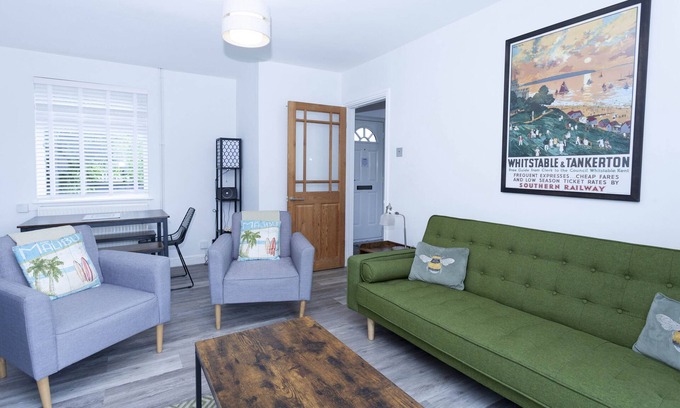 Whitstable House | Magnolia Cove with 2 parking spaces