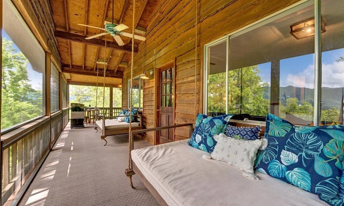 Robbinsville Cabin | Magnolia Ridge - Free Whitewater Rafting - Secluded Luxury - Modern AND Rustic