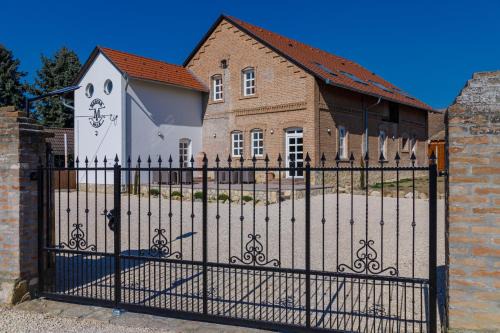 Boly Bed & Breakfast | Magtár Villa