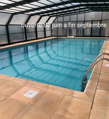 Bielle Apartment | Mailh- Massibé T2 5 pers climatisation piscine couverte linge de maison inclus parking jardin clos