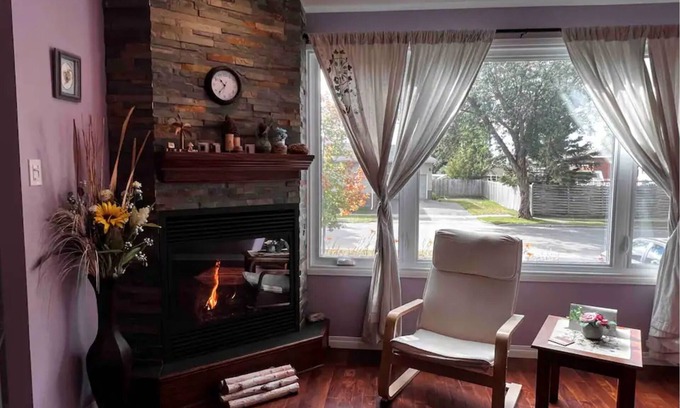 Thunder Bay House | main level in prestigious area nn
