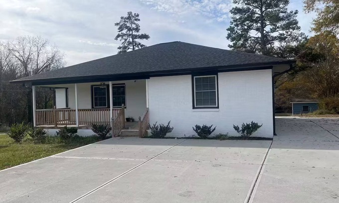 Graham House | Main Stay!