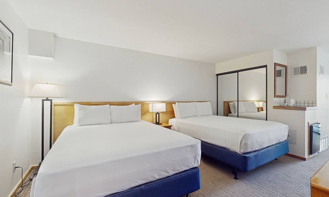 West End Cabin | Main Street studio - pool & hot tub - walk to lifts, dog-friendly, third floor