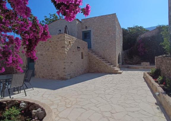 Areopoli Apartment | Mainotti's house with balcony