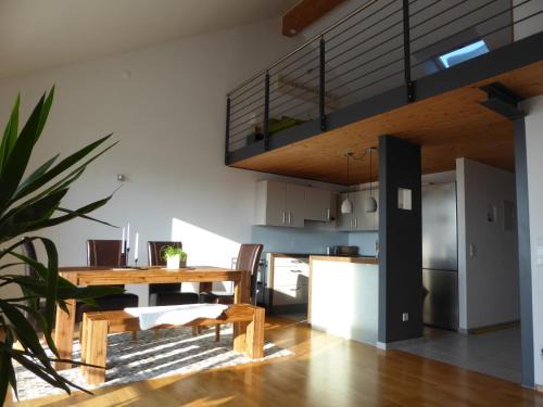 Hirschberg Apartment | Maisonette-Ferienwohnung in Feldrandlage Bergstraße Nähe Heidelberg