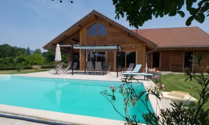 Chazey-Bons Villa | Maison à la Campagne Spacieuse Avec Piscine