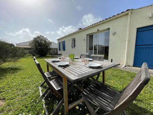 Saint-Denis-d'Oleron House | Maison 3 Pièces Calme Près Océan & Phare - 6 Couchages - WIFI, Parking - FR-1-246A-186