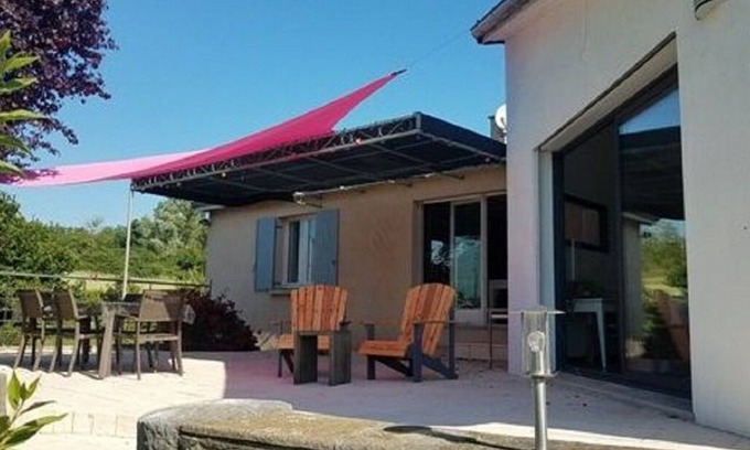 Chateauneuf-de-Galaure House | Maison Avec Piscine et Grand Espace/Idéal Repos et Séjour Familiale