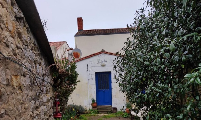 Angles House | Maison Ancienne Avec 1 Chambre et son Petit Jardin, Plein Centre D'angles