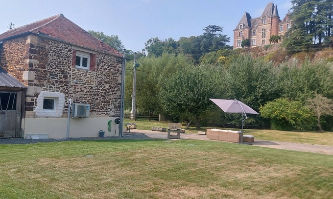 Batilly House | Maison au Bord de L'orne Dans un Cadre Verdoyant