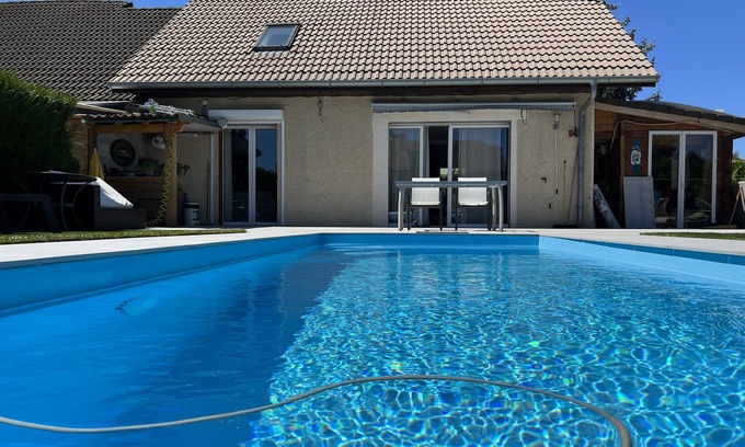 Metz-Tessy House | Maison Avec Piscine et Jaccuzzi au Calme à Deux pas D'annecy
