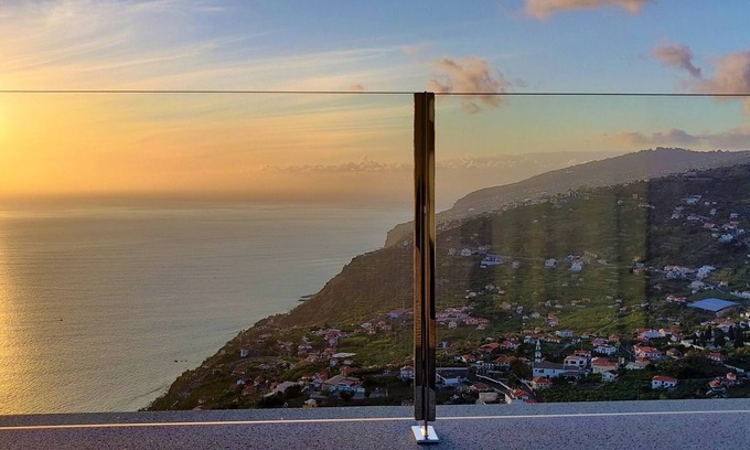Calheta House | Maison Blanche, panoramic view over the sea, mountains and village