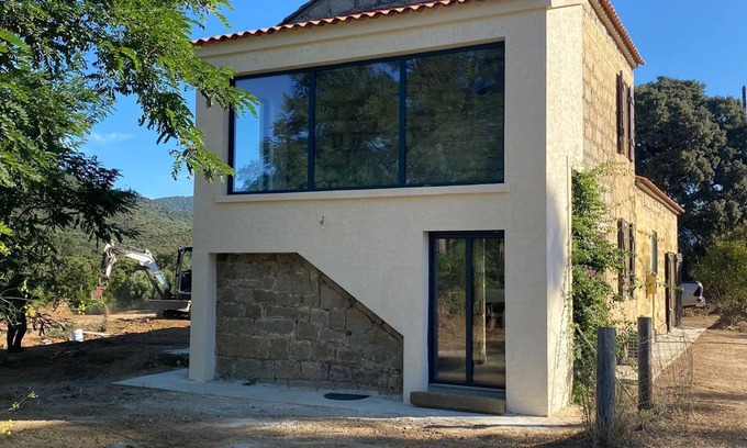 Sartene House | Maison Cantonnière en Pierre Entièrement Rénovée sur un Terrain Agréable