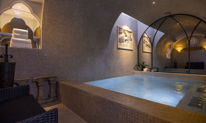 Saint-Germain-des-Pres House | Maison Cardinal Furstemberg - Top of the range services - Saint Germain des Près