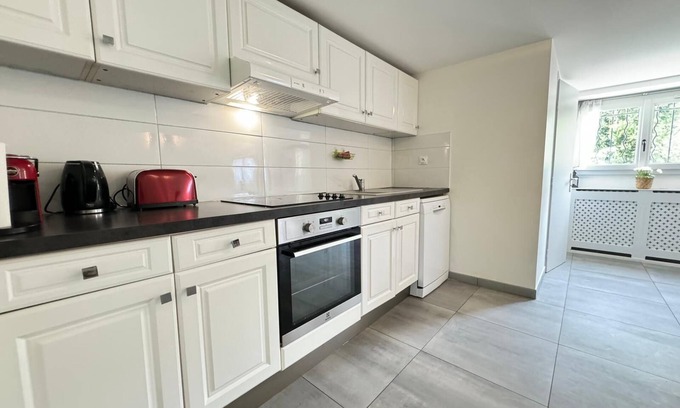 Chelles Apartment | Maison Confortable Avec Jardin à 15 min de Paris et 20 min de Disney