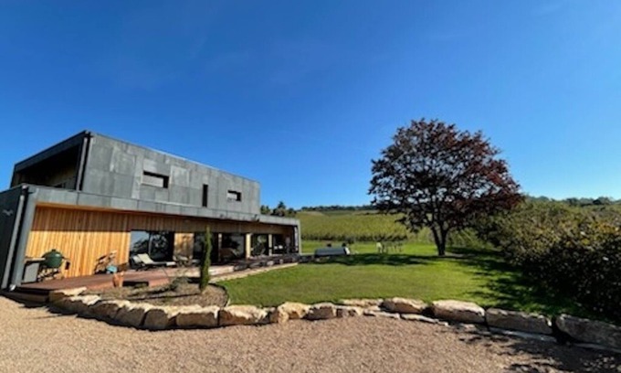 La Roche-Vineuse Bed & Breakfast | Maison D'hôtes Le Cube - La Roche Vineuse