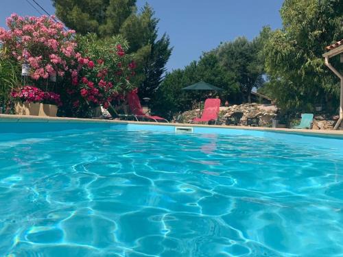 Roquebrun Villa | Maison d'Izzy, villa with private swimming pool and outdoor kitchen