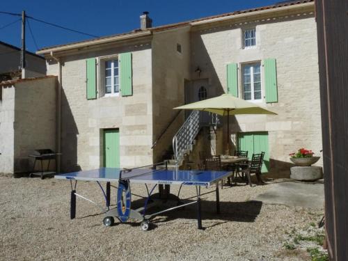 Asnieres-sur-Nouere House | Maison de charme en pierres, avec terrasse, jardin, vélos, poêle à bois et borne de recharge électrique - FR-1-653-79