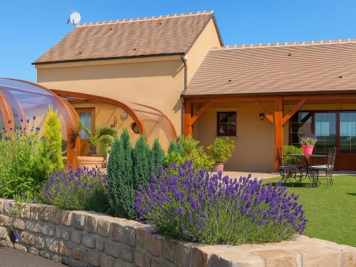 Pouligny-Notre-Dame House | Maison de charme en Berry près d'un golf & spa, jardin d'hiver, vélos, animaux bienvenus - tout inclus - FR-1-591-332