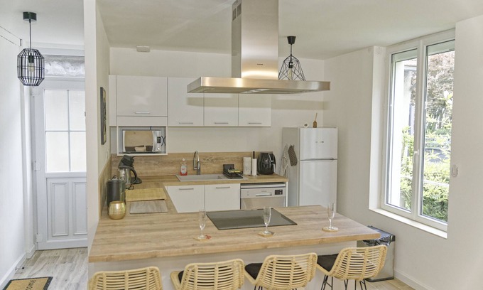 Sud Loire House | Maison de Charme Avec Jardin, Spacieuse et Confortable