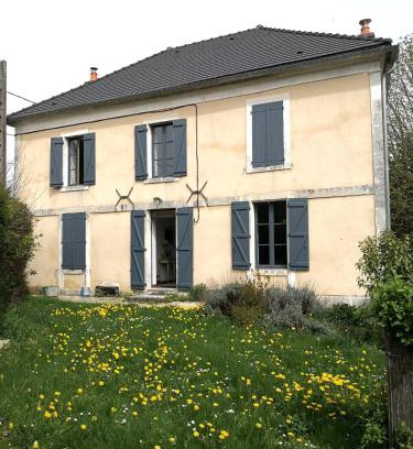 Sougeres-en-Puisaye House | Maison de famille piscine et vue
