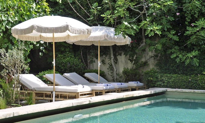 Maillane House | Maison de Manon, in the heart of Maillane, 5 bedrooms, 5 bathrooms, heated swimming pool