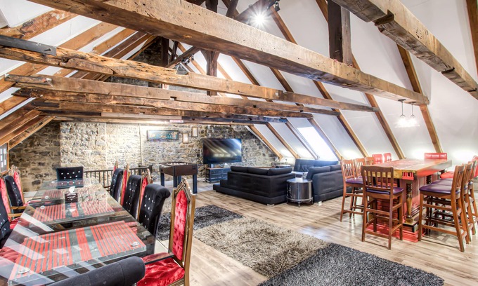 Old Montreal House | Maison des Patriotes 7 bedrooms 8-20 guests in the ❤ of old Montréal