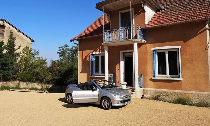 Saint-Genix-sur-Guiers House | Maison Fleur de Frangipanier