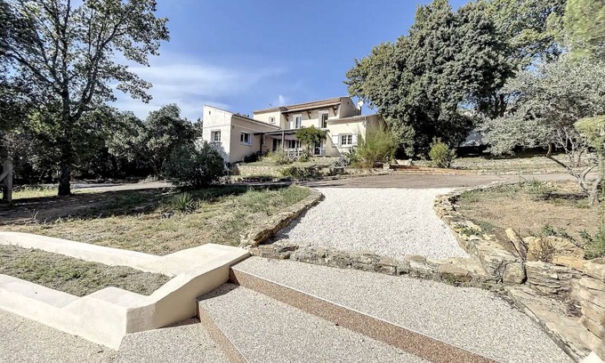 Piolenc House | Maison Familiale Avec Piscine et Magnifique Jardin, Sud de la France