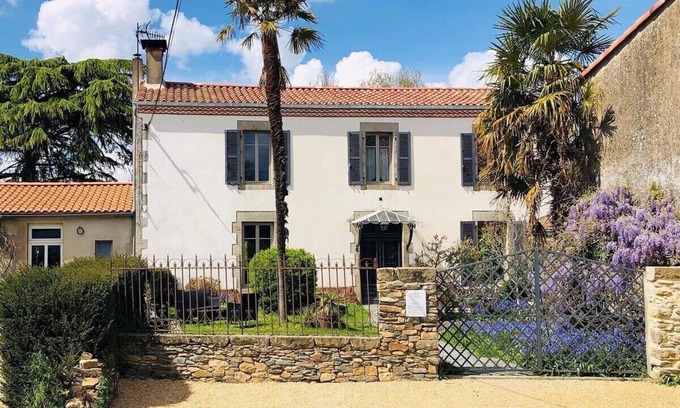 La Boissiere-de-Montaigu Bed & Breakfast | Maison l'or du temps - chambres d'hôtes