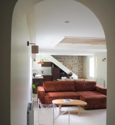 Saint-Bonnet-des-Bruyeres House | Maison Pernette, cocon d'évasion avec bain nordique