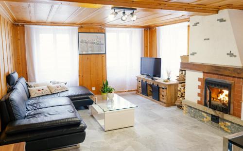 Albeuve House | Maison Gruyère avec Cheminée et Vue sur les Alpes