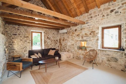 Gata Villa | Maison Laurel - Beautiful Stone Estate With Private Pool, Near Split and Omiš