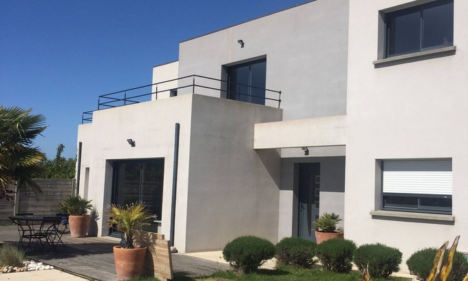 Anctoville-sur-Boscq House | Maison Moderne Avec Piscine Chauffée Dans la Baie du Mont st Michel 200m2