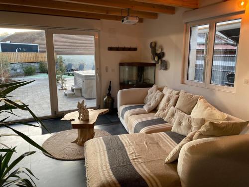 Moyenmoutier House | Maison neuve cocooning 6 personnes Avec Spa et piscine chauffée