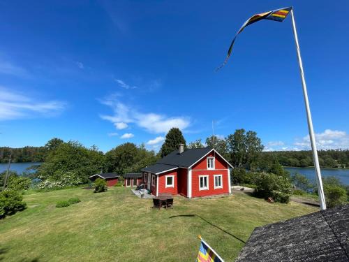 Gottby Ski Chalet | Majas Backe on a island with boat
