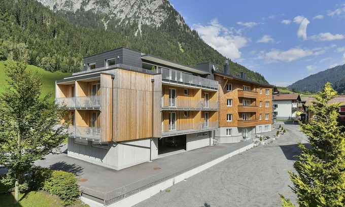 Klosterle Apartment | Majestic apartment in Klösterle with sauna on the Arlberg Met Terras