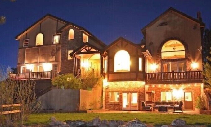 Woodland Park Cabin | Majestic Lodge only 22 miles from the base of Pike's Peak